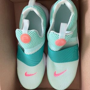 nike sneakers never worn
